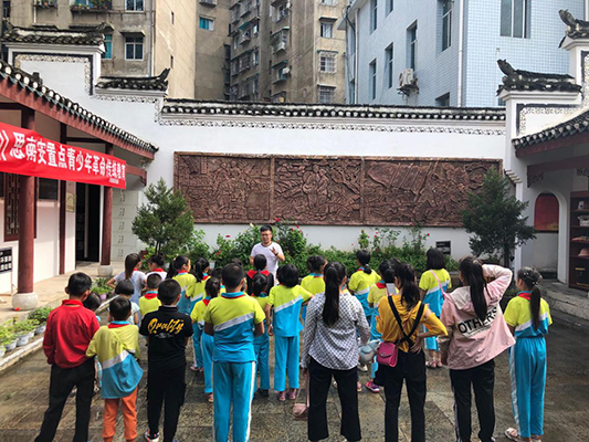 思南安置点青少年.png